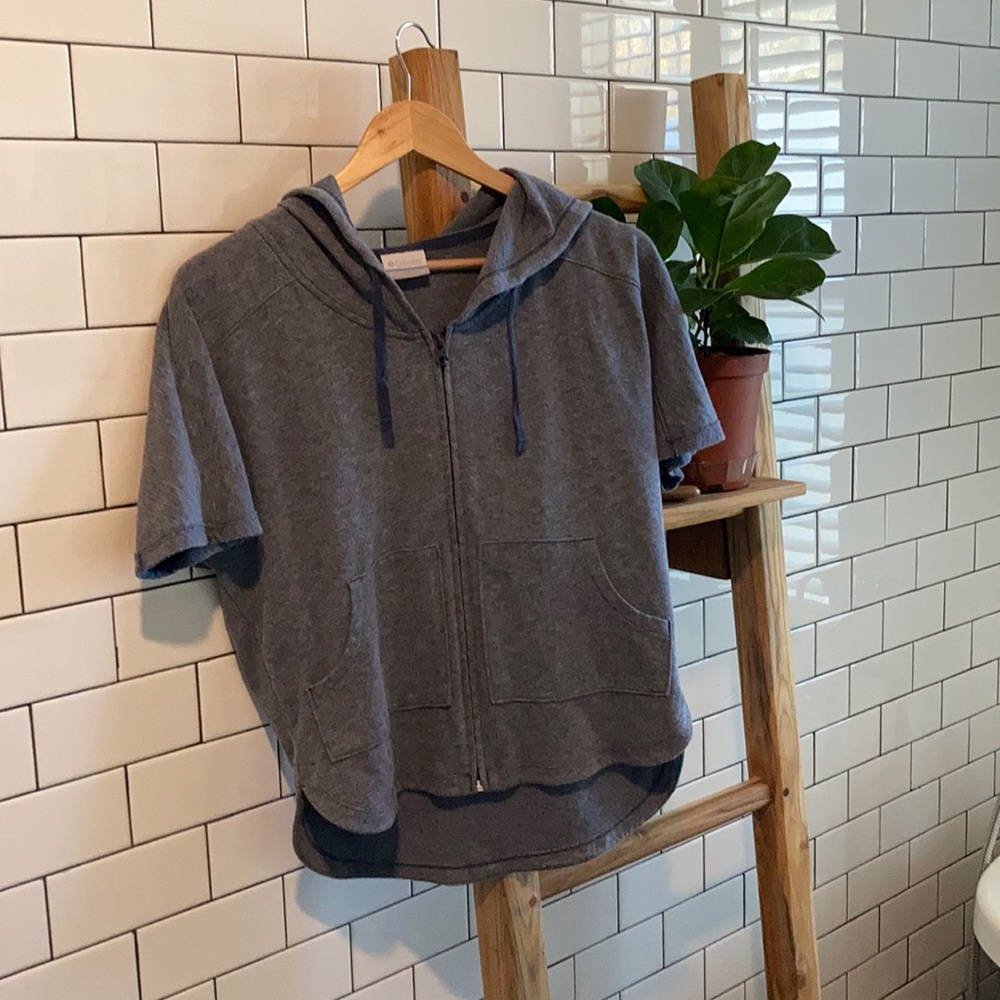 Columbia short sleeved zip hoodie - medium